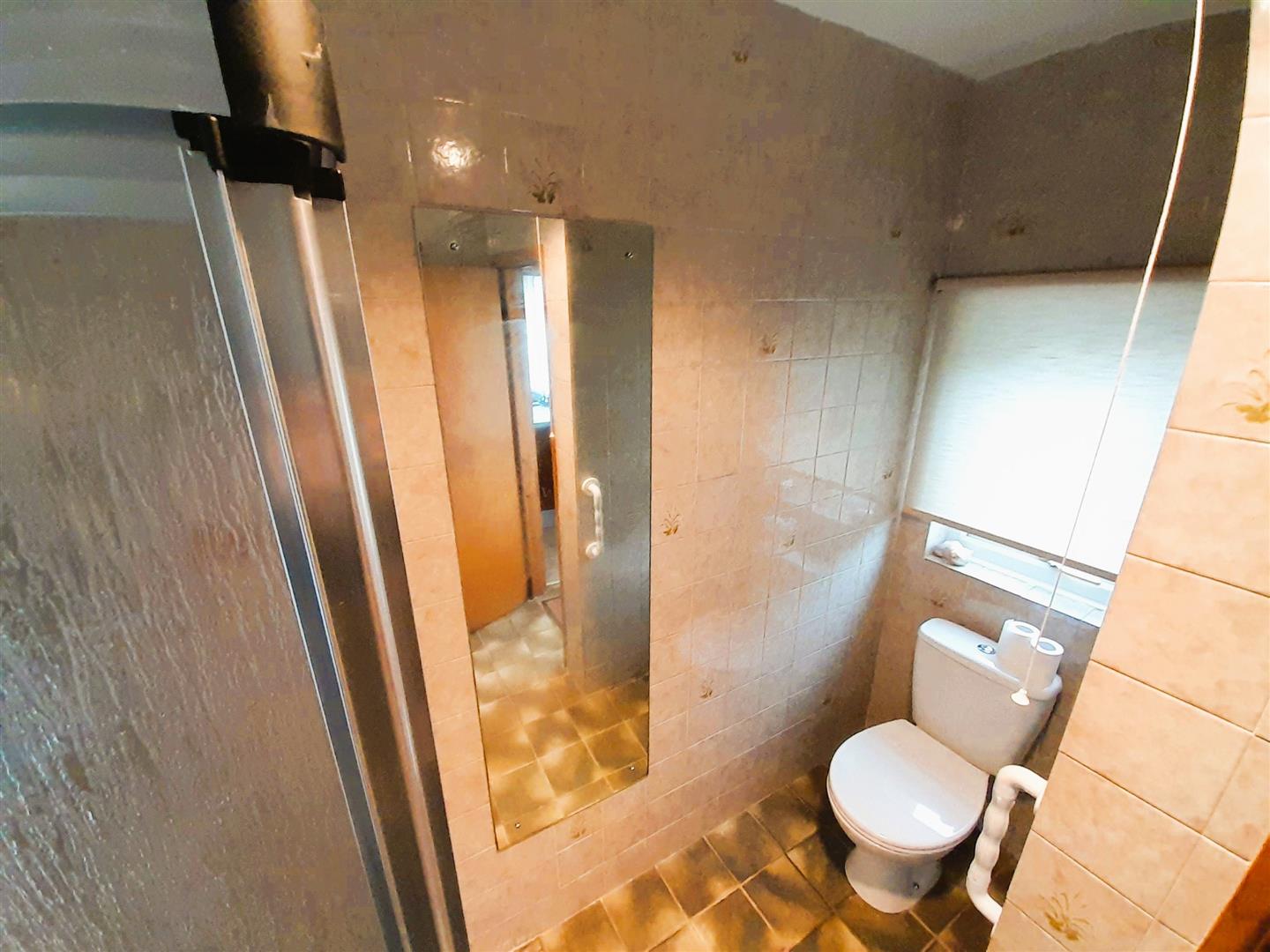 Llwynhendy Road, Llanelli, SA14 9HR